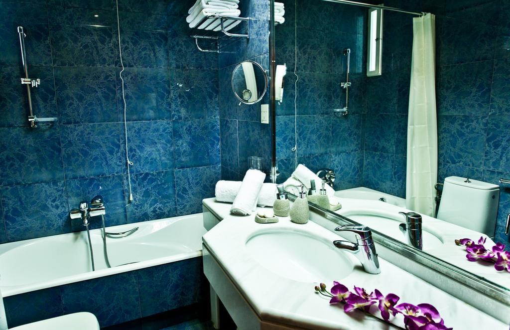 Family Suite with Mountain View (2 adults + 2 children)
