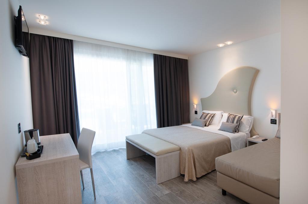 Junior Suite Deluxe Dreibettzimmer mit Blick auf den See