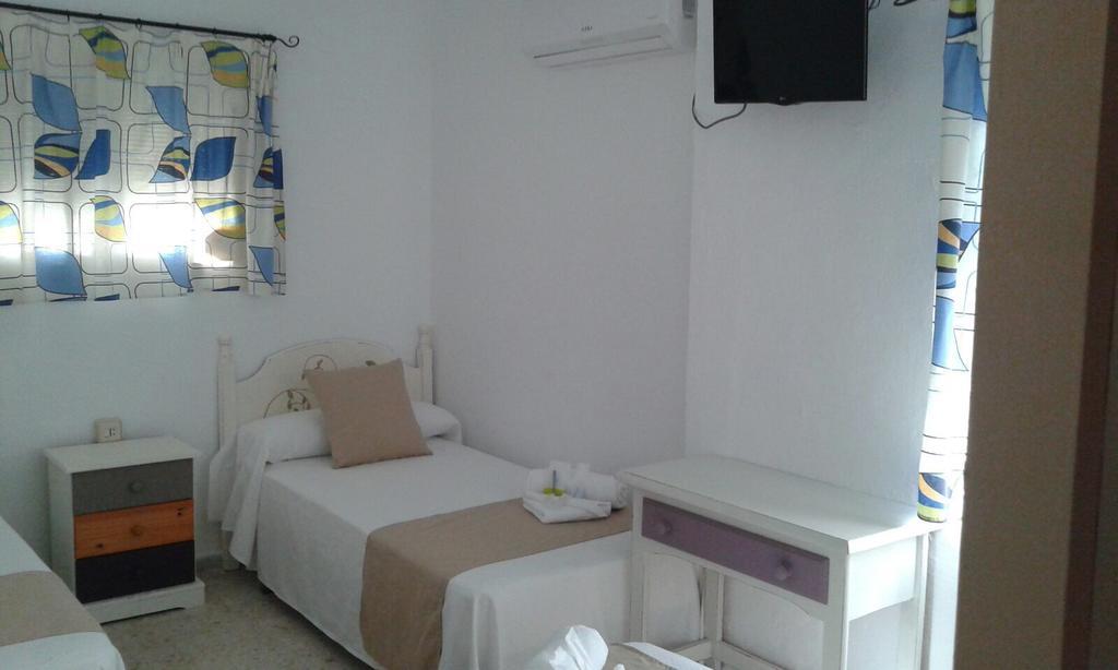 Single Room Shared External Bathroom,510683754:JPEG