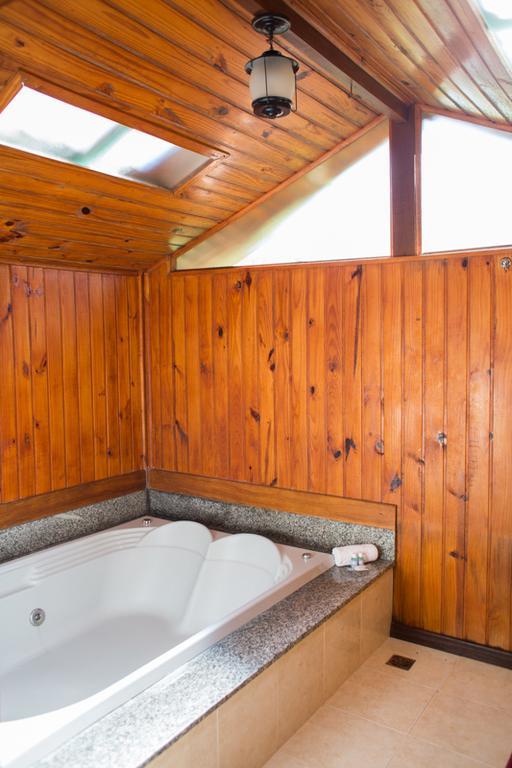 Deluxe Chalet Hot Tub