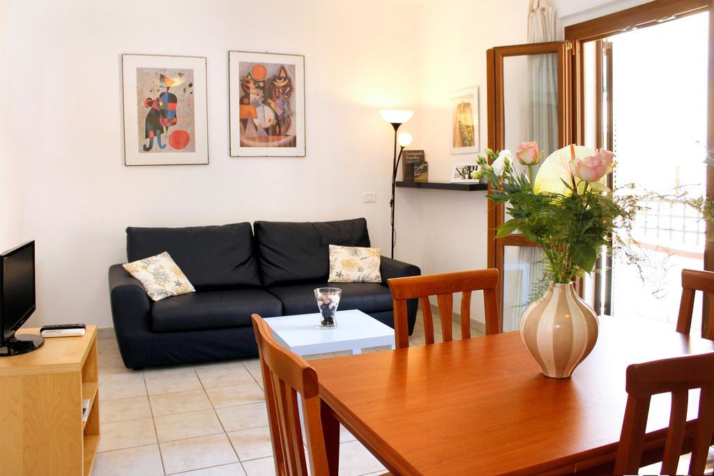 One-Bedroom Apartment,403986066:JPEG