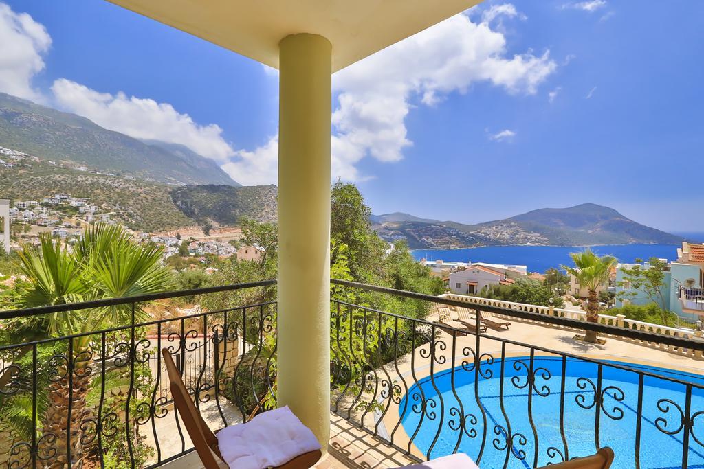 Two-Bedroom Apartment Sea View