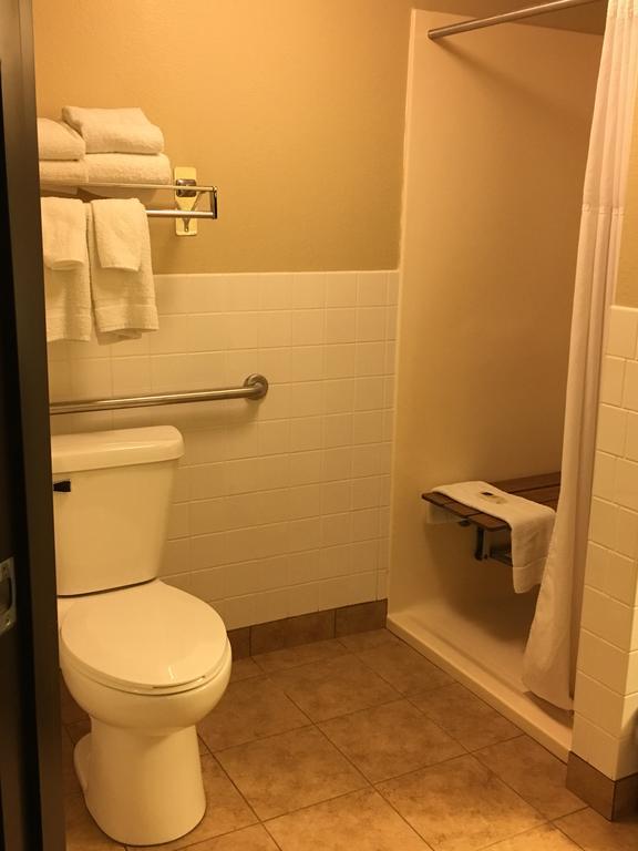 Queen Room Roll Shower Mobility Accessible or Non-Smoking