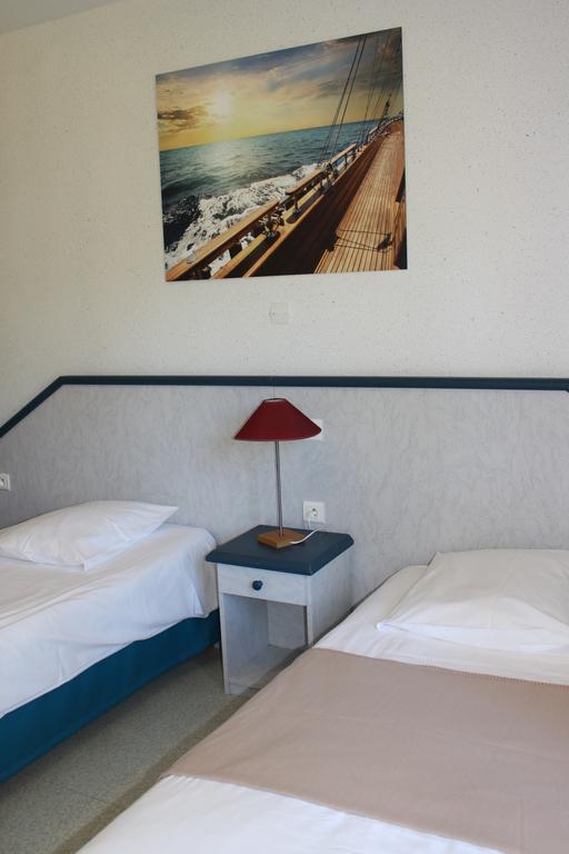 Standard Single Room,327387811:JPEG