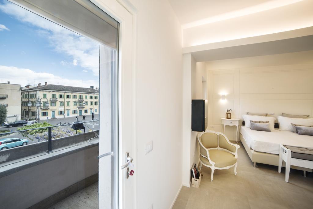 Double or Twin Room Balcony Partial Lake View