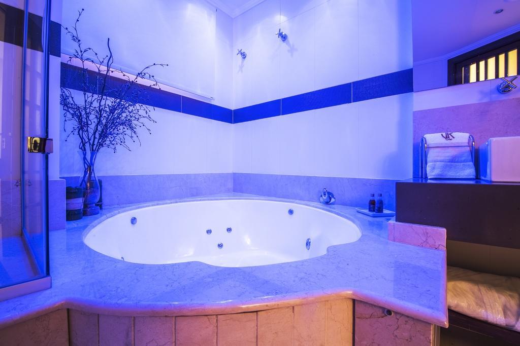 Master Suite Spa Bath