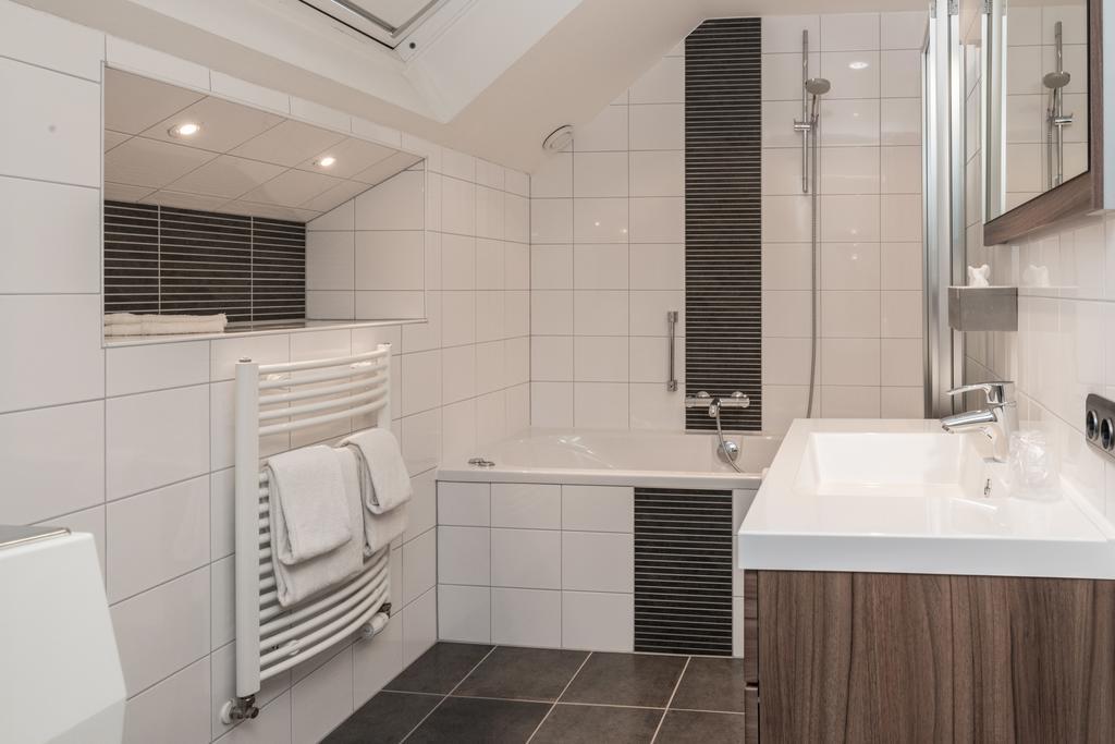 Comfort Double Room with Seating Area and Bath,957495880:JPEG