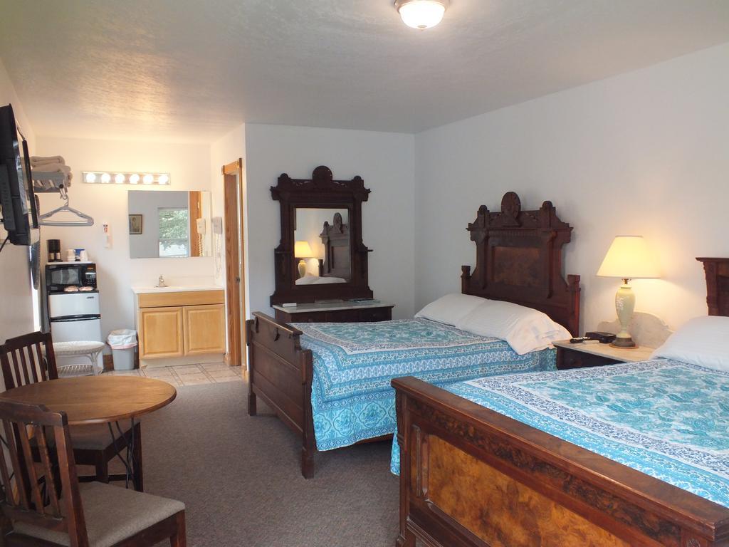 Double Room Two Double Beds Non-Smoking