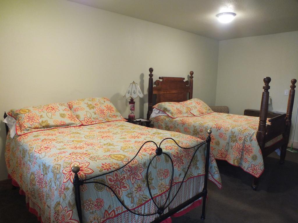 Double Room Two Double Beds Non-Smoking