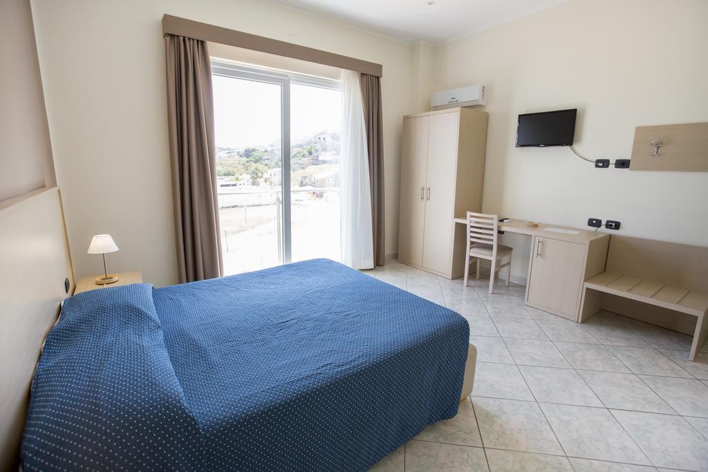 Chambre Classique avec Balcon - Vue Partielle sur Mer