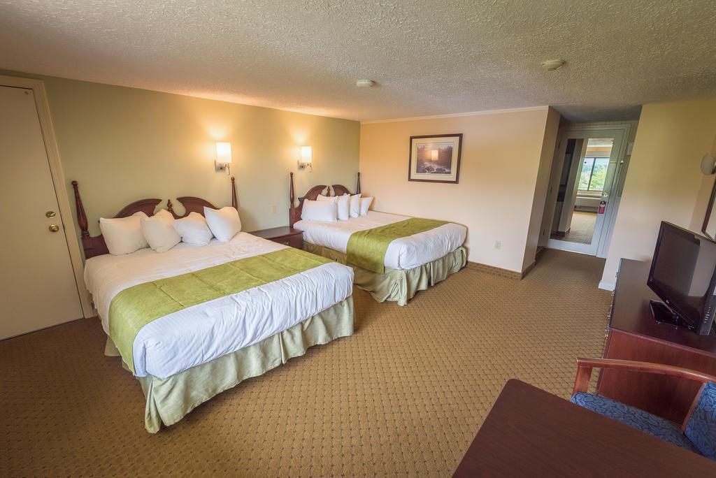 Double Queen Room with Garden View,413464119:JPEG