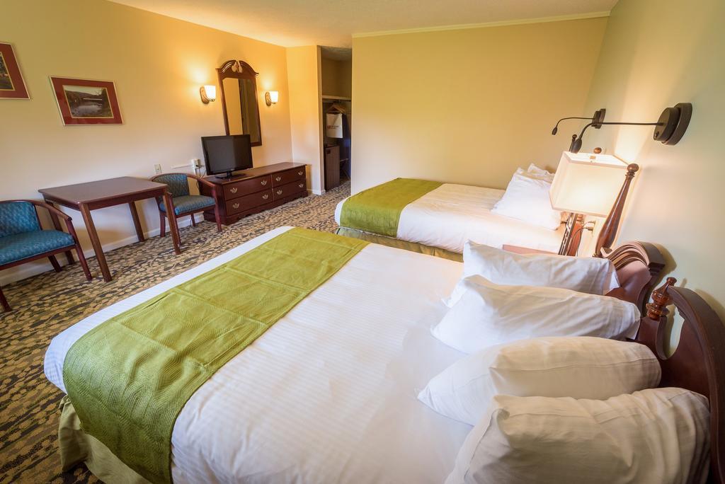Double Queen Room Garden View