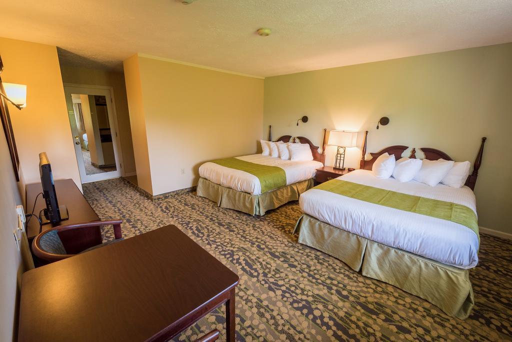 Double Queen Room Garden View