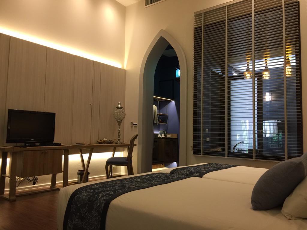 Courtyard room