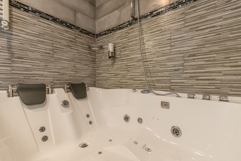 Deluxe Double Room with Spa Bath,415897992:JPEG