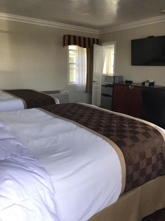 Queen Room Two Queen Beds