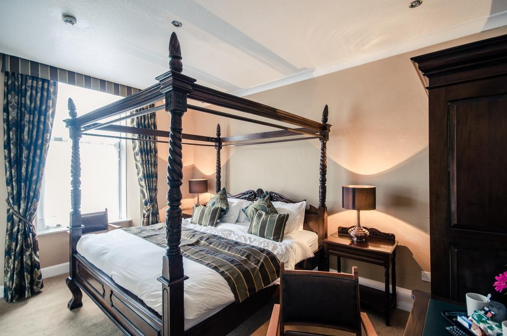 Zimmer mit Himmelbett