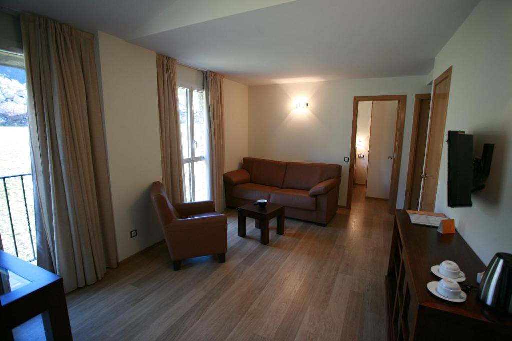 Suite with Spa Access (2 Adults),42303748:JPEG
