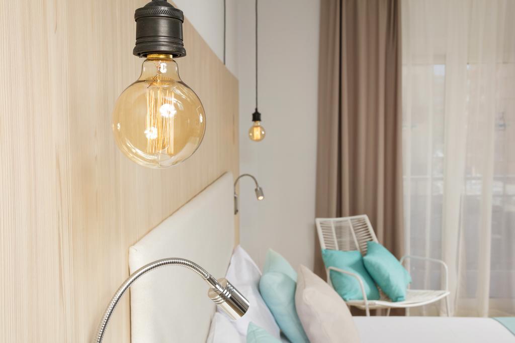 Tweepersoonskamer met Extra Bed en Uitzicht op het Zwembad