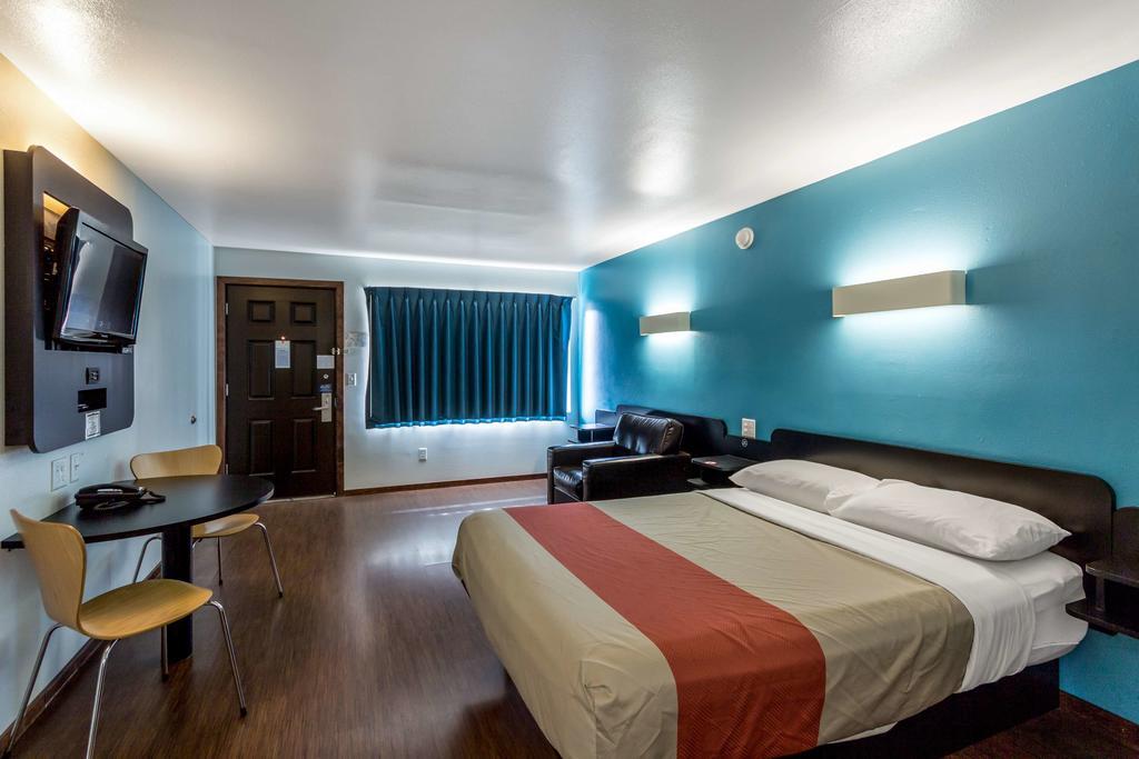 1 Queen Bed | Non-Smoking Kitchen