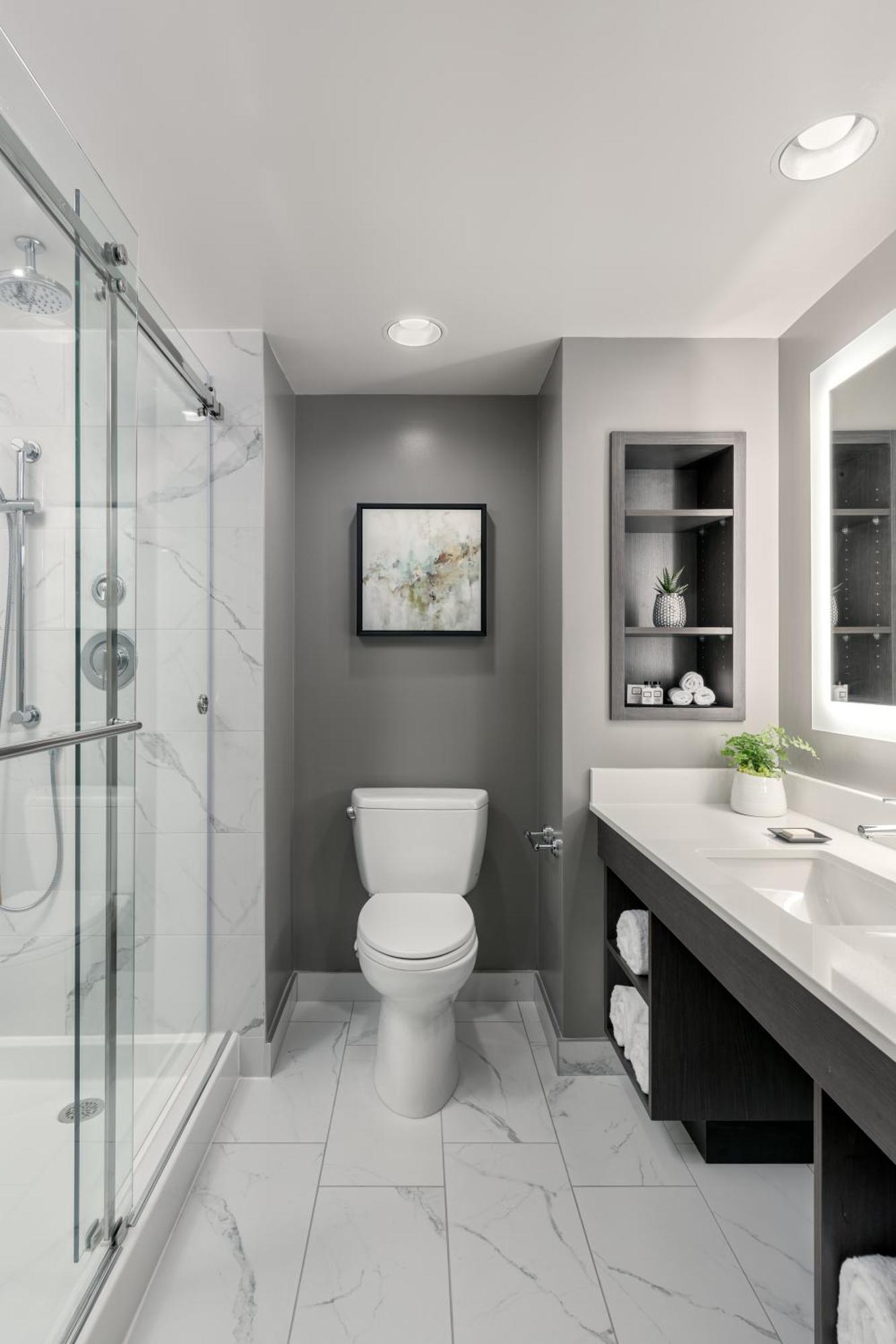 Queen Room with Roll-In Shower - Disability/Non-Smoking
