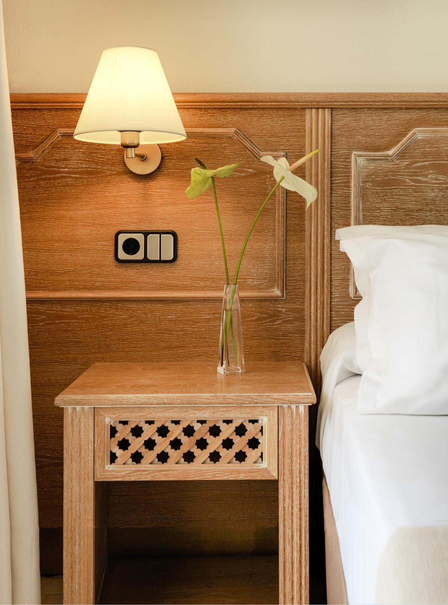 Twin Room,1431791401:JPEG