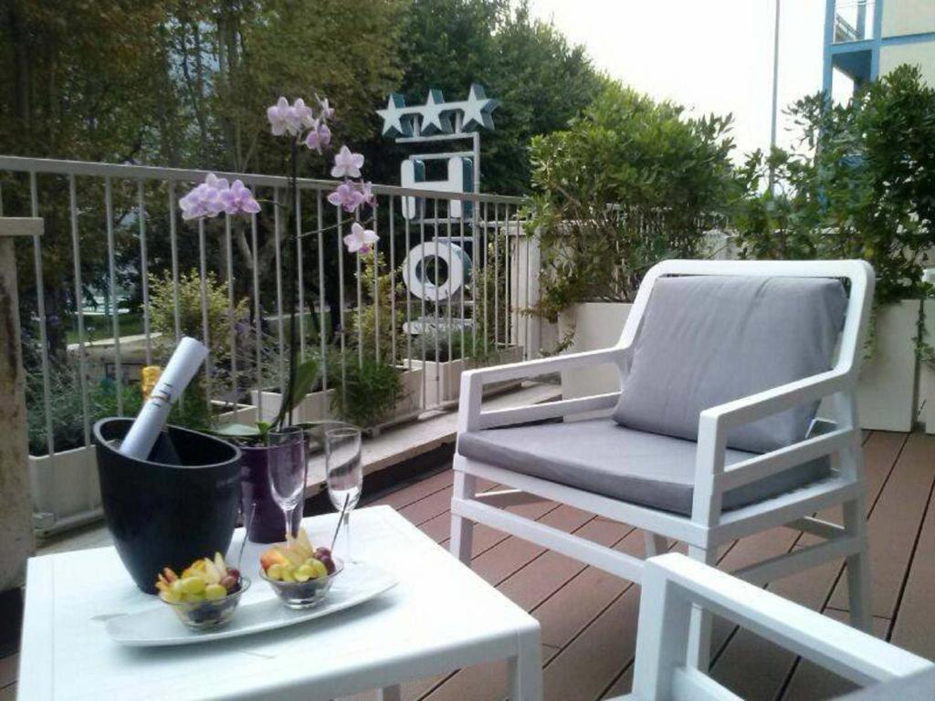 King Room Lake View