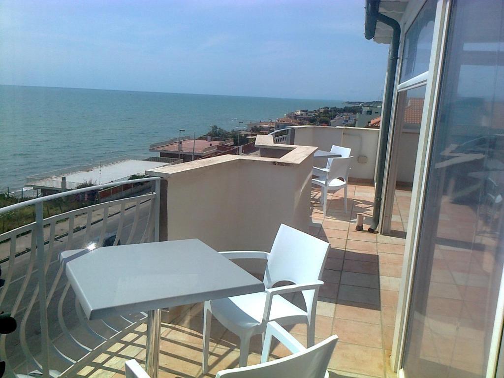 Double or Twin Room Side Sea View