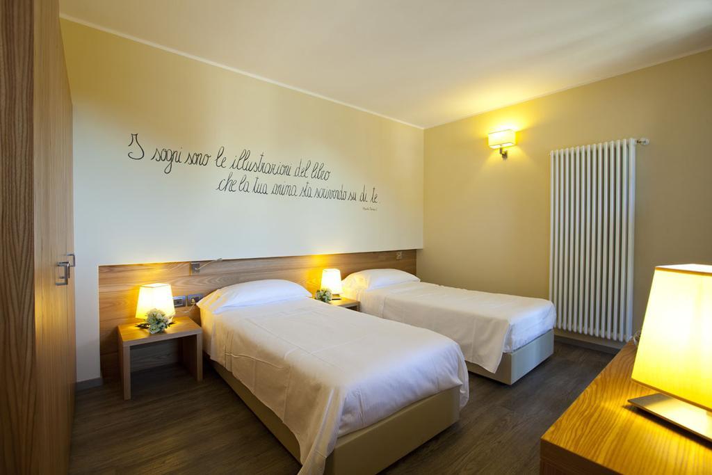 Superior Double or Twin Room,433693626:JPEG