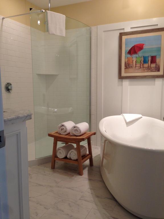 Deluxe One-Bedroom Suite