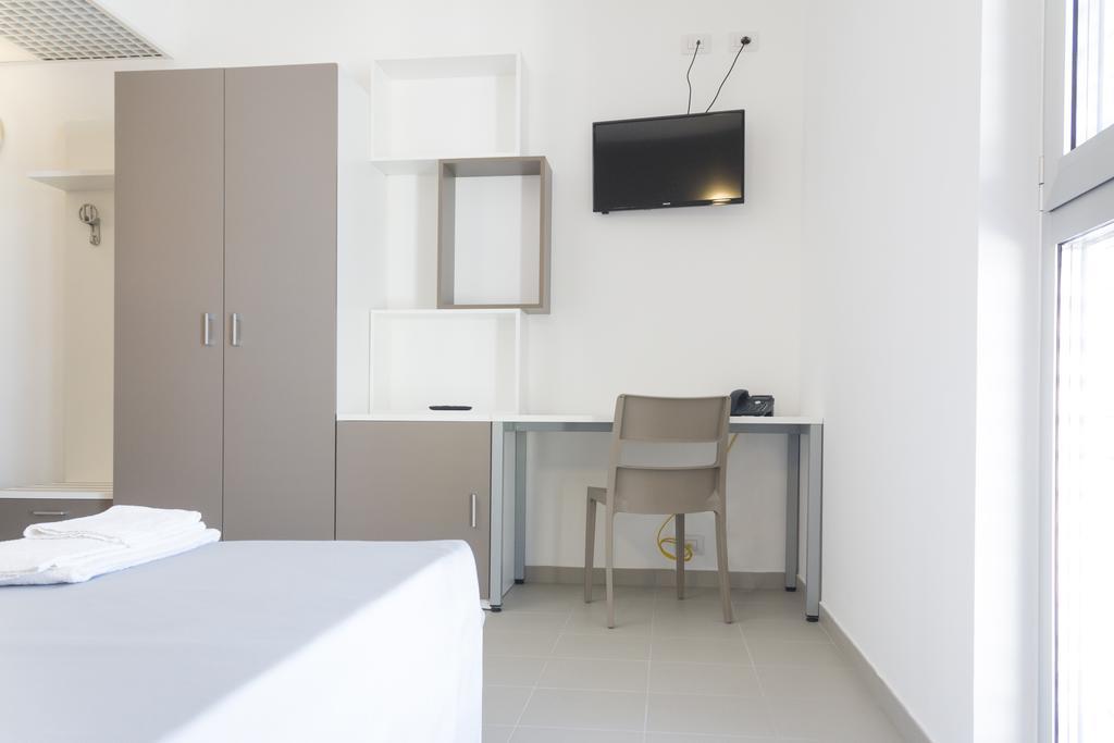 Double or Twin Room,695070042:JPEG