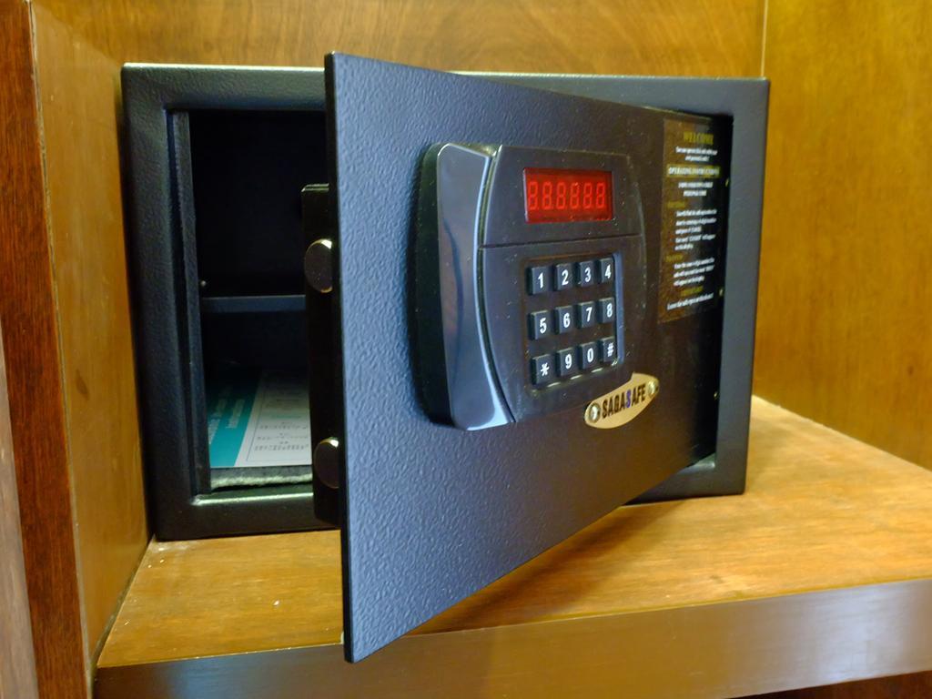 Superior Double or Twin Room Crystal