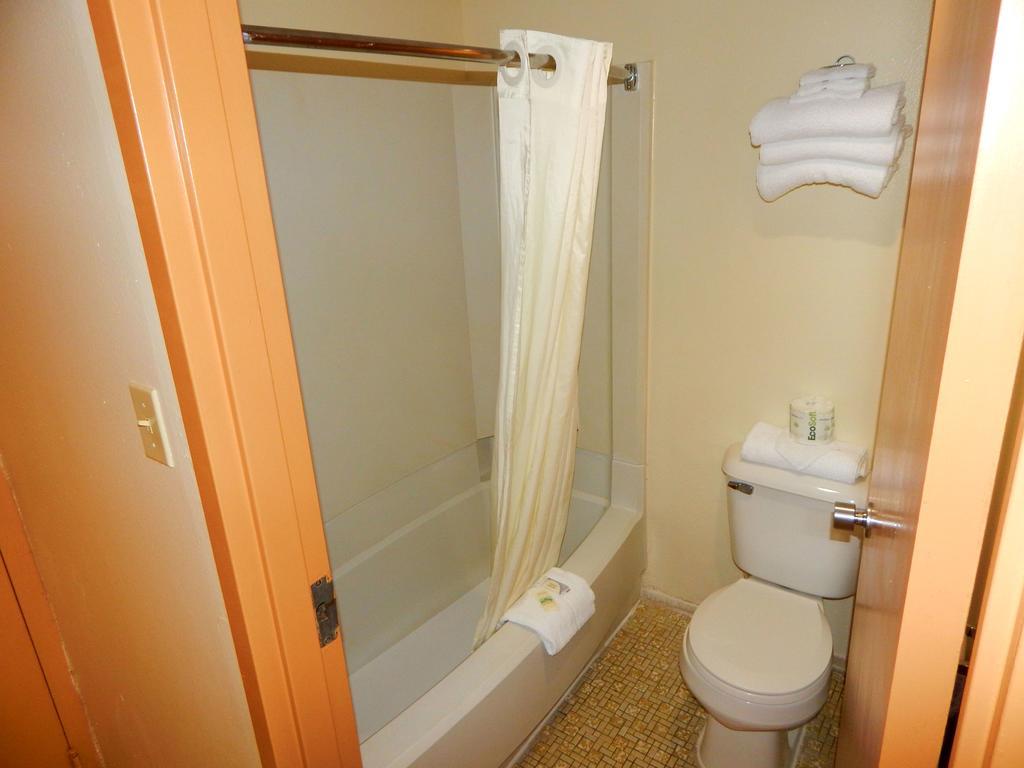 Standard Queen Room with Ocean View