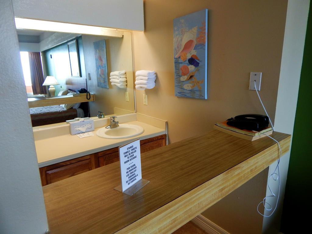 Standard Queen Room North Partial Ocean View