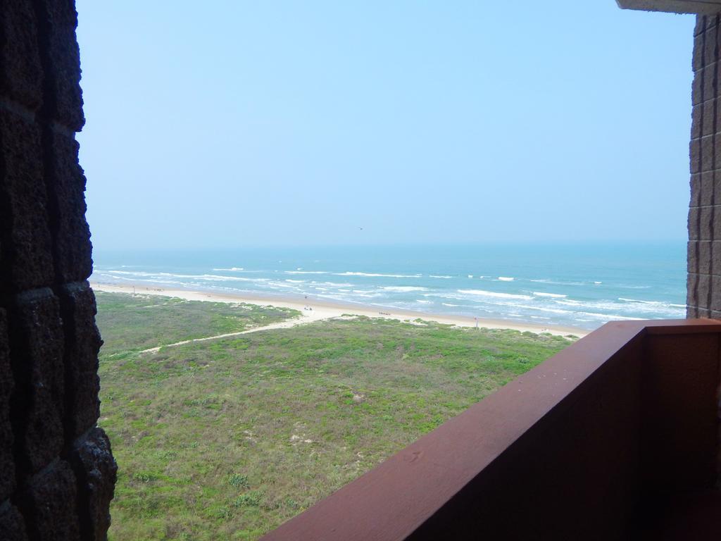 Standard Queen Room South Partial Ocean View