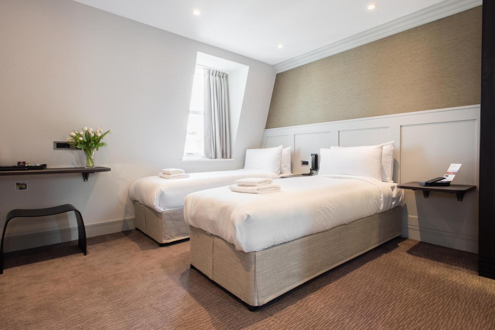 Tweepersoonskamer met 2 Aparte Bedden