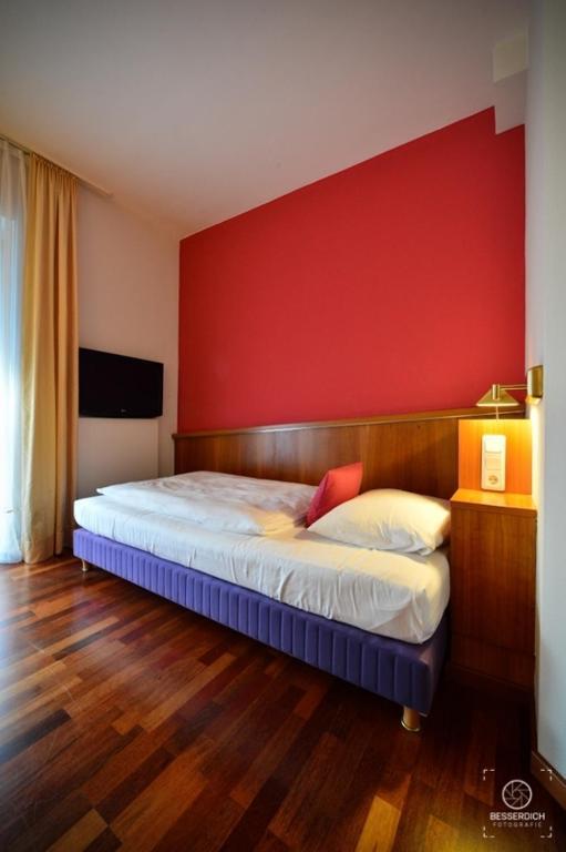 Single Room,1031487532:JPEG