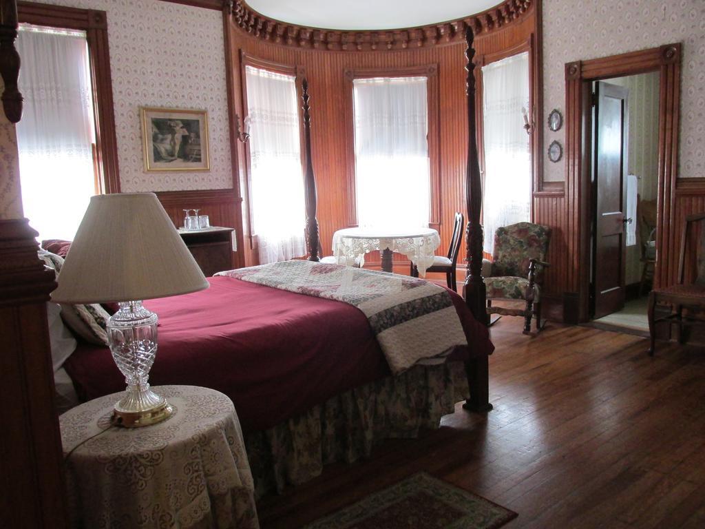 Queen Room Private Bathroom Captain