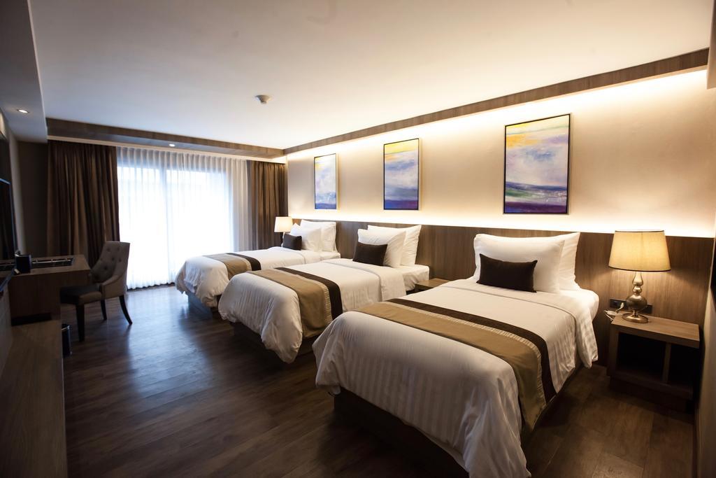 Premier Triple Bed