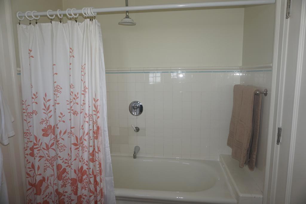 Premium Queen Room Lake View