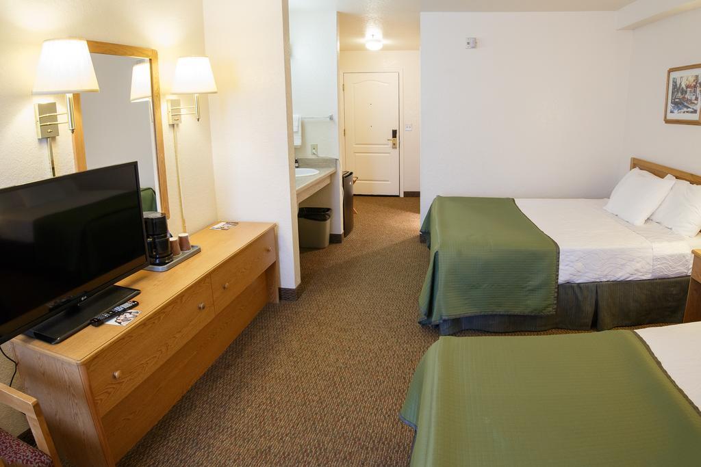 Queen Room with Two Queen Beds - Disability Access