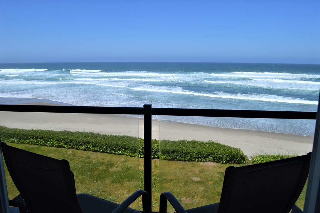 Oceanfront King Studio with Spa Bath (Nautica Suite)