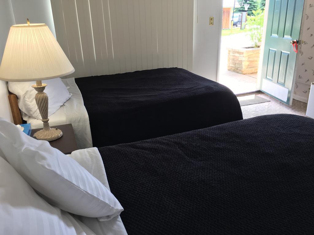 Double or Twin Room with Shower