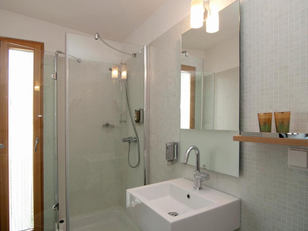 Classic Double Room Bath