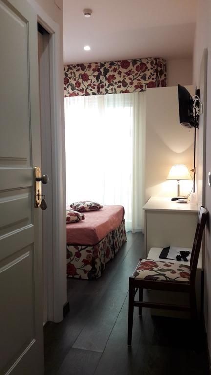 Single Room,438978945:JPEG