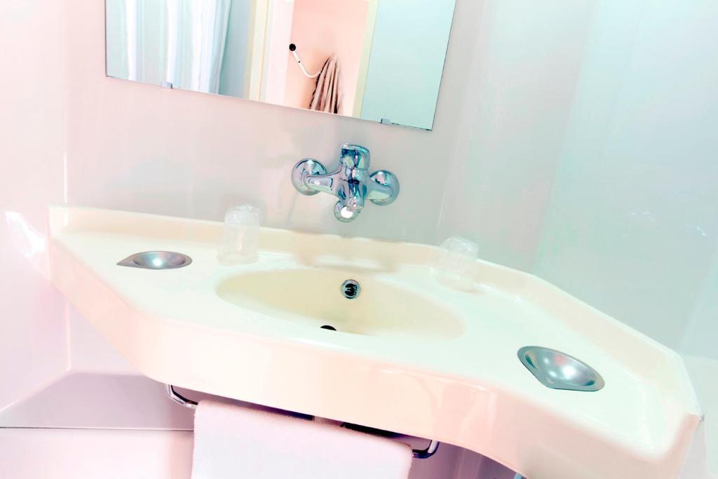 Chambre Triple (1 Lit Double et 1 Lit Simple)