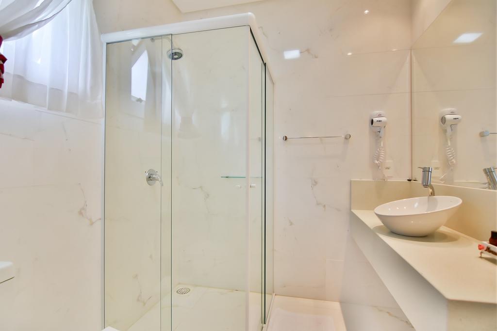 Deluxe Double Room Bath