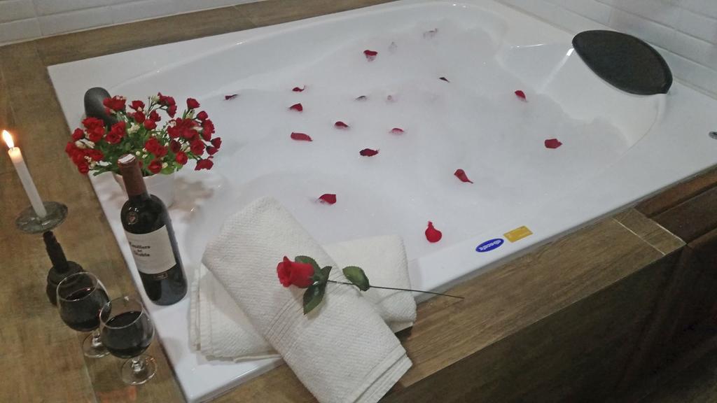 Deluxe Suite Spa Bath