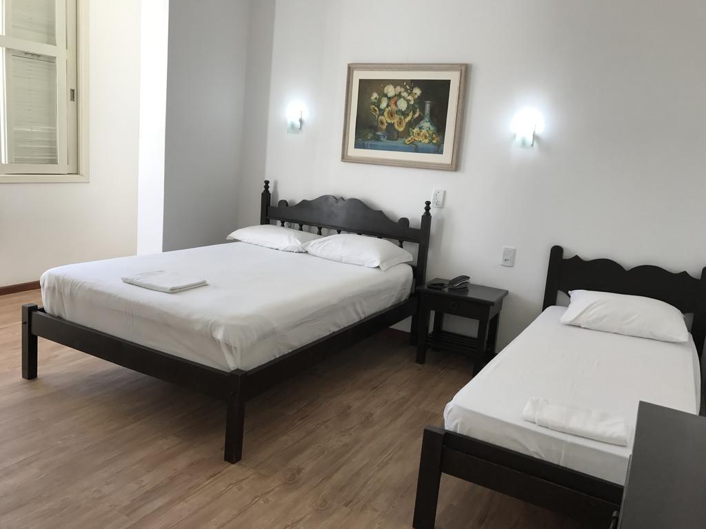 Quarto com 2 Camas de Solteiro e Vista do Mar