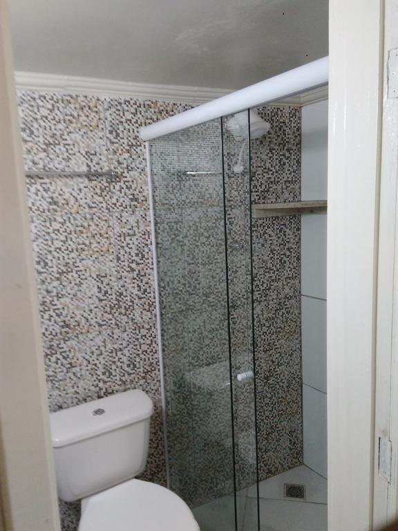 Quarto Grande com 2 Camas de Solteiro